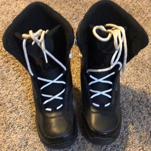 5150 Brigade Snowboard Boots Youth size 6